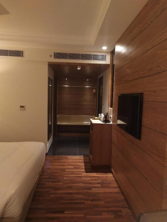 Maryland Group Hotel Zirakpur Екстериор снимка
