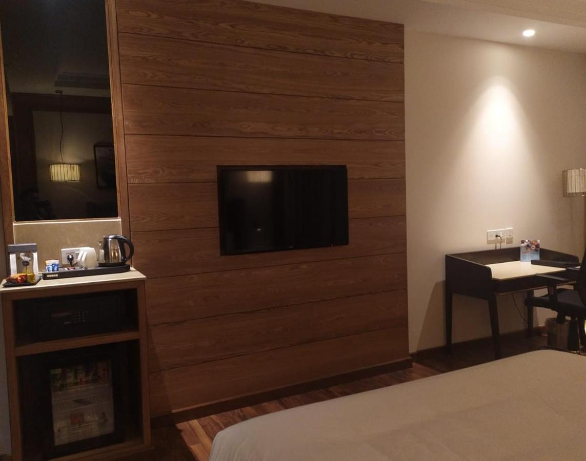 Maryland Group Hotel Zirakpur Екстериор снимка