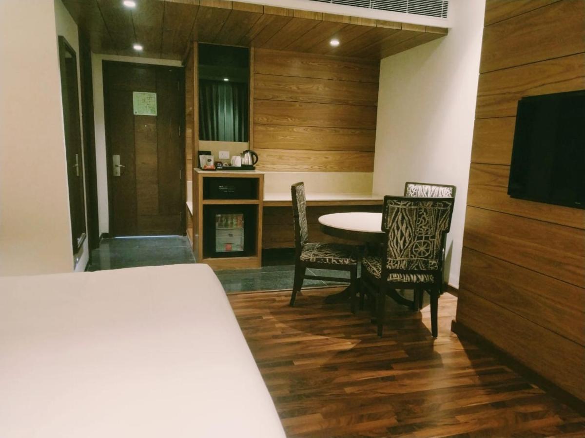 Maryland Group Hotel Zirakpur Екстериор снимка