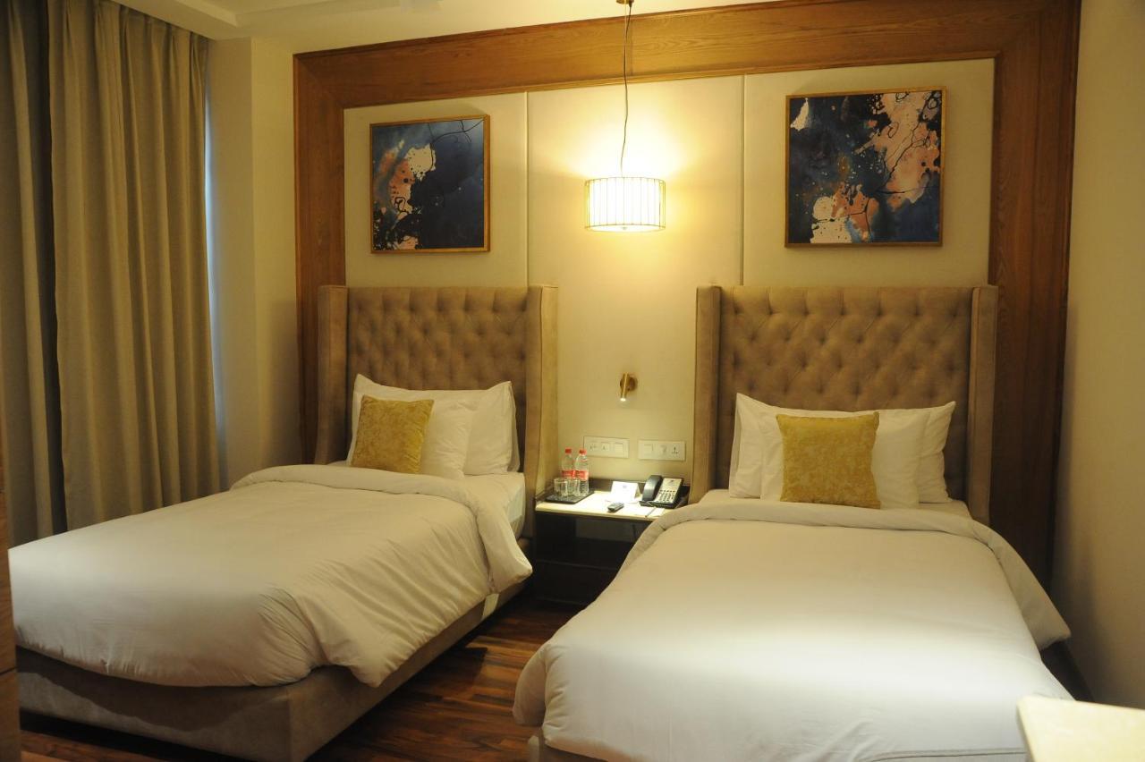 Maryland Group Hotel Zirakpur Екстериор снимка
